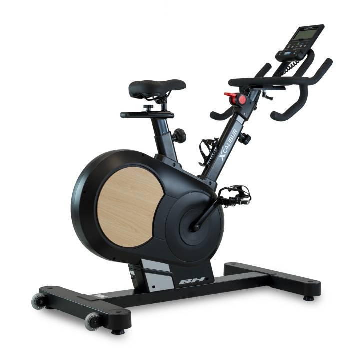 Brun BH Fitness XCALIBUR Smart Bike sett skrått bakfra